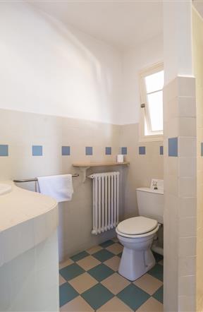 The bathroom of an apartment of the hotel Val Duchesse in Cagnes sur Mer