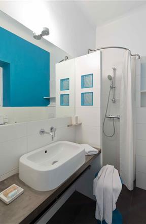 Walk-in shower in the bathroom of a studio of the hotel Val Duchesse in Cagnes sur Mer